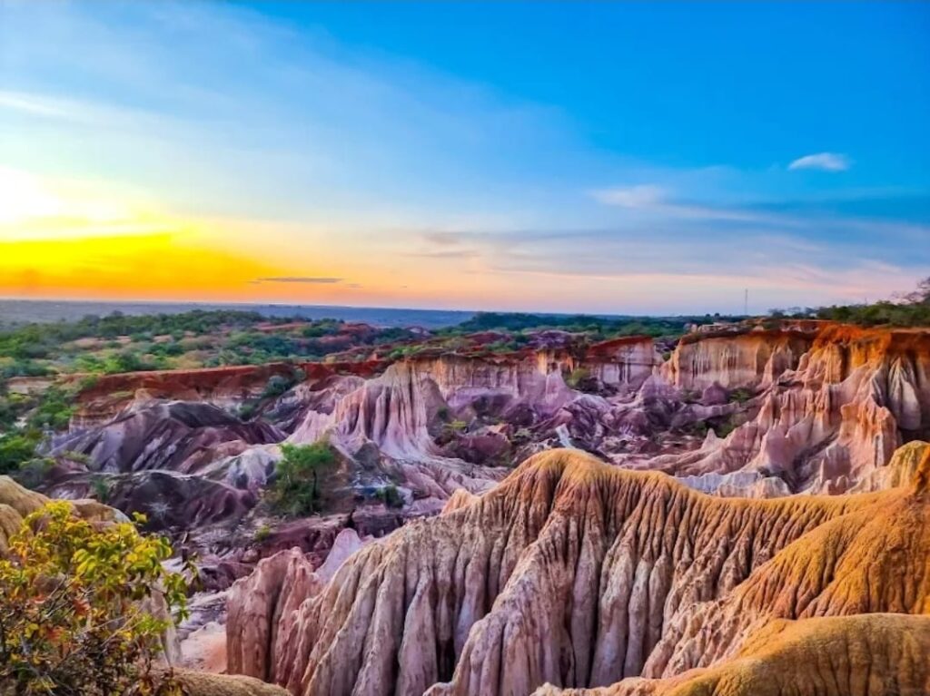 Escursione a Gede, Robinson e al Grand Canyon